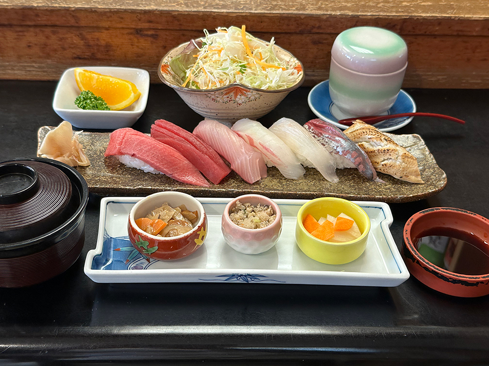 特選にぎり定食 2,310円（税込）