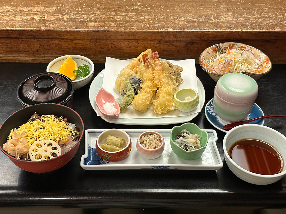 刺身定食 2,200円（税込）