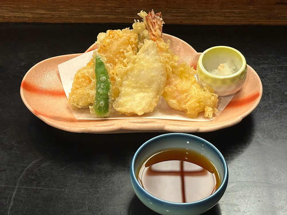 プラス700円で天ぷらをつけられるようになります。