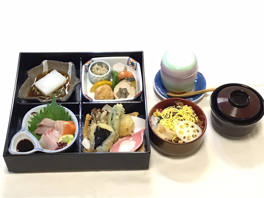 お昼のおすすめ膳　1,100円