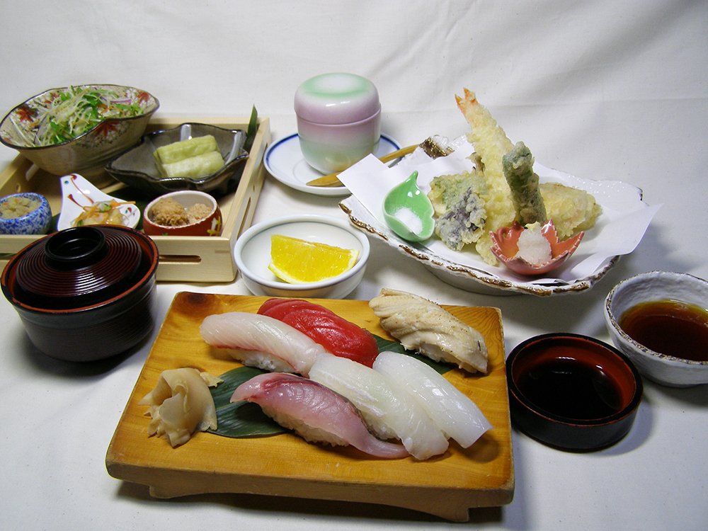 天にぎり定食 2,300円(税込)